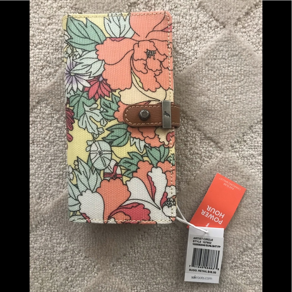 NWT Sakroots portable power charging wallet